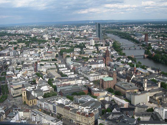 Gratte-ciel Main Tower